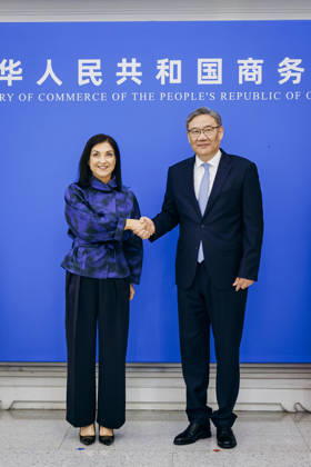 Katherina Reiche (CDU), Bundesministerin fuer Wirtschaft und Energie trifft WANG Wentao, Handelsminister Chinas zu einem Gespraech in Peking, 27.05.2026. Fotografiert im Auftrag des Bundesministerium fuer Wirtschaft und Energie (BMWE) Peking China Copyright: xFelixxZahn BMWEx