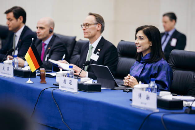 Katherina Reiche (CDU), Bundesministerin fuer Wirtschaft und Energie trifft WANG Wentao, Handelsminister Chinas zu einem Gespraech in Peking, 27.05.2026. Fotografiert im Auftrag des Bundesministerium fuer Wirtschaft und Energie (BMWE) Peking China Copyright: xFelixxZahn BMWEx