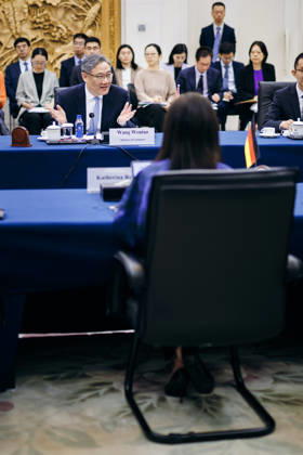 Katherina Reiche (CDU), Bundesministerin fuer Wirtschaft und Energie trifft WANG Wentao, Handelsminister Chinas zu einem Gespraech in Peking, 27.05.2026. Fotografiert im Auftrag des Bundesministerium fuer Wirtschaft und Energie (BMWE) Peking China Copyright: xFelixxZahn BMWEx