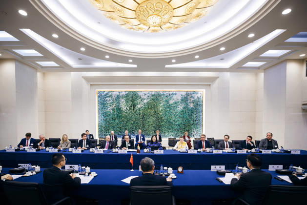 Katherina Reiche (CDU), Bundesministerin fuer Wirtschaft und Energie trifft WANG Wentao, Handelsminister Chinas zu einem Gespraech in Peking, 27.05.2026. Fotografiert im Auftrag des Bundesministerium fuer Wirtschaft und Energie (BMWE) Peking China Copyright: xFelixxZahn BMWEx