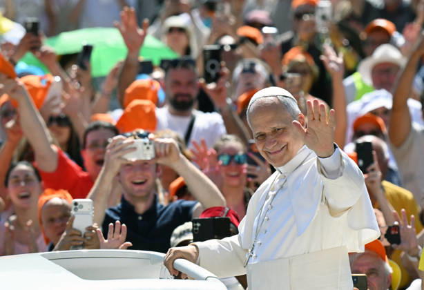 Pope Leo XIV Leads The General Audience - Vatican Pope Leo XIV attends the weekly general audience in Saint Peter’s square, Vatican on May 27, 2026. Photo by Eric Vandeville ABACAPRESS.COM Rome Vatican (or Holy See)  Copyright: xABACAx