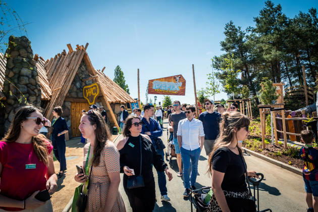 Eröffnung des neuen Themenbereichs Idefix Abenteuerland im Freizeitpark Belantis bei Leipzig. Der familienorientierte Erlebnisbereich rund um die bekannten Asterix-Figuren ist Teil der geplanten Weiterentwicklung des Parks zum zukünftigen Asterix-Park Deutschland. Eröffnung Idefix Abenteuerland