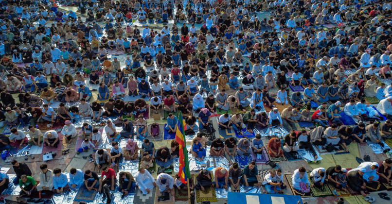 Philippines: Thousands Gather in Quezon City for Eid’l Adha Celebration Thousands of Muslim devotees gather at the Quezon Memorial Circle in Quezon City, to celebrate Eid’l Adha, or the Feast of Sacrifice, one of Islam’s holiest observances marked by prayers, reflection, and communal gatherings. - Philippines Copyright: EddxCastro