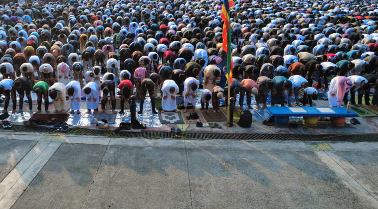 Philippines: Thousands Gather in Quezon City for Eid’l Adha Celebration Thousands of Muslim devotees gather at the Quezon Memorial Circle in Quezon City, to celebrate Eid’l Adha, or the Feast of Sacrifice, one of Islam’s holiest observances marked by prayers, reflection, and communal gatherings. - Philippines Copyright: EddxCastro