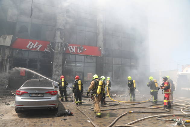 Russian attack injures 11 in Odesa ODESA, UKRAINE - MAY 27: Emergency services operate in the area where a Russian Shahed drone strike hit, injuring 11 people including two children in Odesa, Ukraine on May 27, 2026. Two stores and a post office were damaged in the attack. Nina Lyashonok Anadolu Odesa Ukraine. Editorial use only. Please get in touch for any other usage.  Copyright: x2026xAnadoluxNinaxLyashonokx