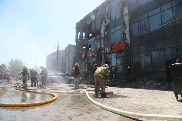 Russian attack injures 11 in Odesa ODESA, UKRAINE - MAY 27: Emergency services operate in the area where a Russian Shahed drone strike hit, injuring 11 people including two children in Odesa, Ukraine on May 27, 2026. Two stores and a post office were damaged in the attack. Nina Lyashonok Anadolu Odesa Ukraine. Editorial use only. Please get in touch for any other usage.  Copyright: x2026xAnadoluxNinaxLyashonokx