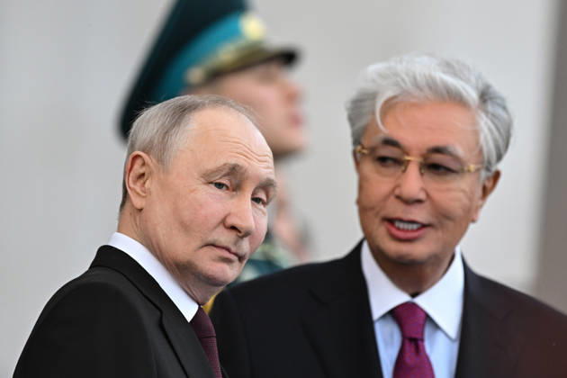 Kazakhstan Russia 9174621 27.05.2026 Russian President Vladimir Putin and Kazakh President Kassym-Jomart Tokayev attend a welcome ceremony upon Putin s arrival at Nursultan Nazarbayev International Airport in Astana, Kazakhstan. Sergey Bobylev Sputnik Astana Kazakhstan  Copyright: xSergeyxBobylevx