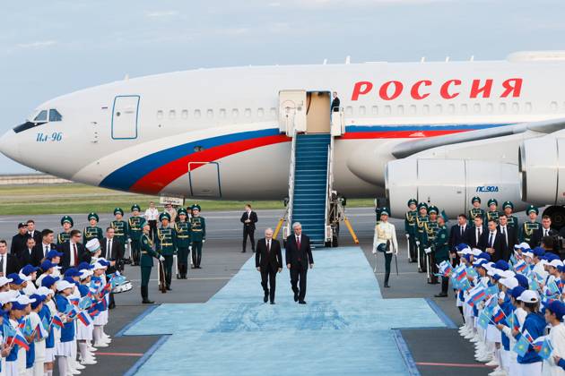 Kazakhstan Russia 9174623 27.05.2026 Russian President Vladimir Putin and Kazakh President Kassym-Jomart Tokayev attend a welcome ceremony upon Putin s arrival at Nursultan Nazarbayev International Airport in Astana, Kazakhstan. Alexander Shcherbak Sputnik Astana Kazakhstan  Copyright: xAlexanderxShcherbakx