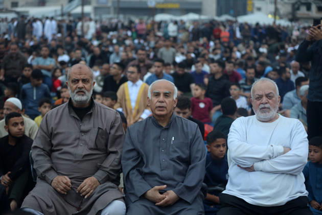 Palestinian Muslims Attend The Eid Al-Adha Prayer, In Gaza City Palestinian Muslims attend the Eid al-Adha prayer in Gaza City on May 27, 2026, marking the first day of the Muslim holiday of Eid al-Adha, which signifies the end of the hajj pilgrimage to Mecca. Gaza Palestine  Copyright: xMajdixFathix originalFilename: fathi-notitle260527_npLPC.jpg