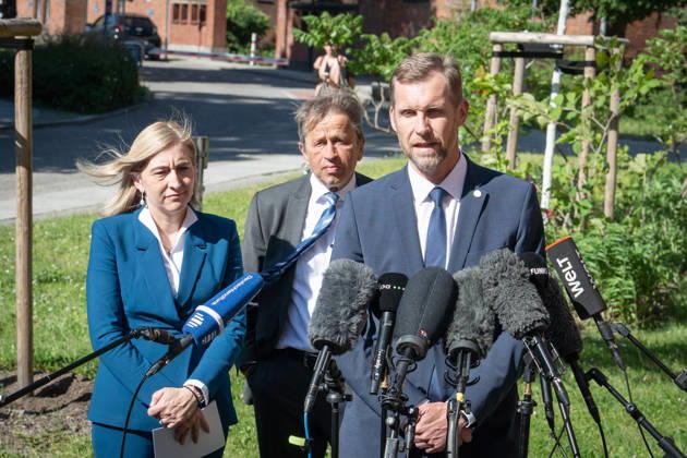 Bundesgesundheitsministerin, Nina Warken, Vorstandsvorsitzender, Charité, Heyo K. Kroemer Berlin, Pressestatement, Bundesgesundheitsministerin, Nina Warken, Vorstandsvorsitzender, Charité, Heyo K. Kroemer, Charité, Campus Mitte Berlin Berlin GER
