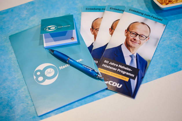 27.05.2026, Politik, Flyer Bundeskanzler Friedrich Merz (CDU) zu Gast als Festredner beim Festakt in der Schützenhalle Hüsten bei Arnsberg. 80 Jahre Neheim-Hüstener Programm. Nordrhein-Westfalen Deutschland