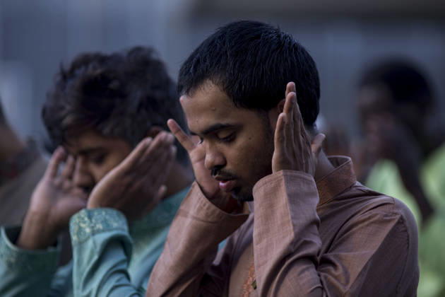 Eid al-Adha in Madrid, Spain - 27 May 2026 A member of the Muslim community in Madrid brings his hands to his face, during the celebration of the Feast of the Sacrifice, Eid al-Adha, in the Casino de la Reina park in the Lavapiés neighborhood. Eid al-Adha is a festival that symbolizes devotion and gratitude to God (Allah). Madrid Spain Copyright: xLuisxSotox xSOPAxImagesx LSOTOEID11