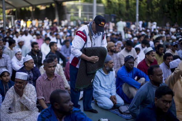 May 27, 2026, Madrid, Spain: A member of the Muslim community in Madrid wears a cap with the word Espana written on it in Spanish while picking up his prayer mat during the celebration of the Feast of the Sacrifice, Eid al-Adha, in the Casino de la Reina park in the LavapiÃ s neighborhood. Eid al-Adha is a festival that symbolizes devotion and gratitude to God Madrid Spain  - ZUMAs197 20260527_aaa_s197_034 Copyright: xLuisxSotox