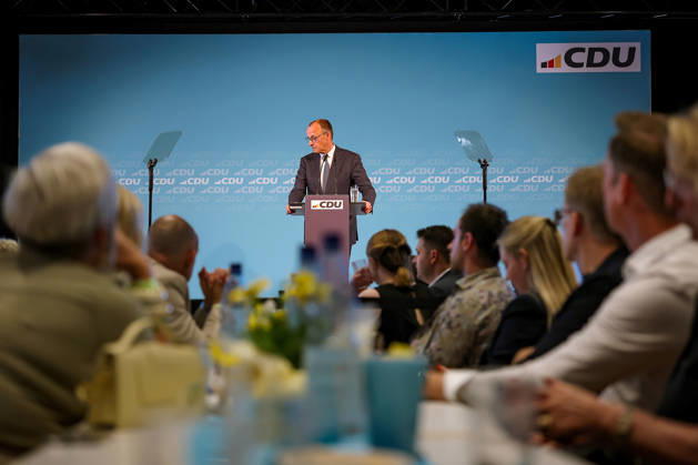 27.05.2026, Politik, Bundeskanzler Friedrich Merz (CDU) Spricht bei seiner Rede zu Gast als Festredner beim Festakt in der Schützenhalle Hüsten bei Arnsberg. 80 Jahre Neheim-Hüstener Programm. Nordrhein-Westfalen Deutschland