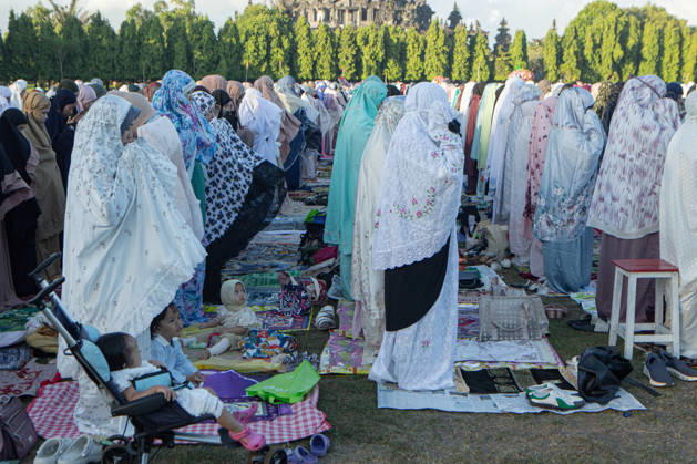 May 27, 2026, Denpasar, Bali, Indonesia: Muslim devotees perform Eid al-Adha prayers at Renon in Denpasar, Bali. Denpasar Indonesia - ZUMAp229 20260527_zip_p229_001 Copyright: xLanaxPriatnax