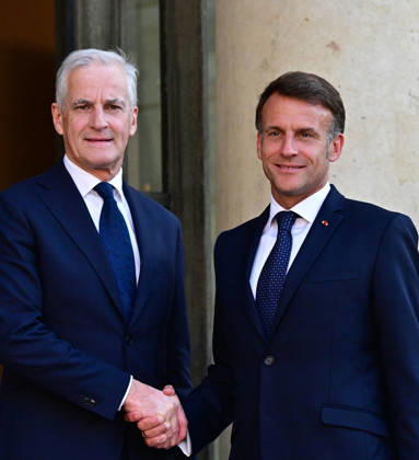 Le Président de la République Emmanuel Macron accueille Jonas Gahr Støre, Premier ministre du Royaume de Norvège, au palais de lElysée à Paris, le 27 mai 2026 Christian Liewig Bestimage President Emmanuel Macron welcomes Jonas Gahr Støre, Prime Minister of the Kingdom of Norway, to the Elysée Palace in Paris, on May 27, 2026 Paris France  Copyright: xChristianxLiewigx xBestimagexChristianxLiewigx xBestimagex