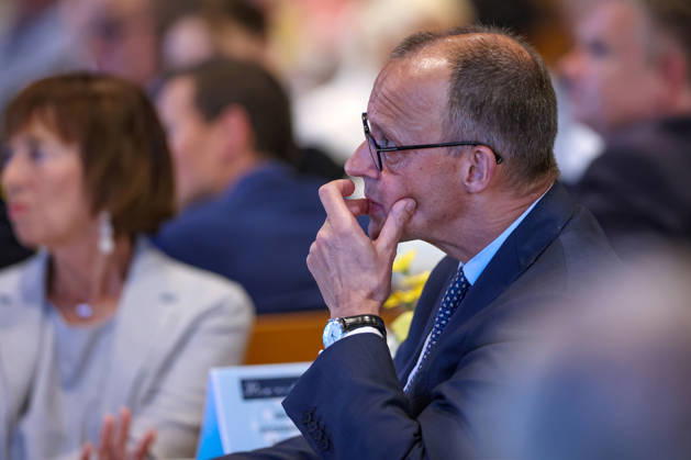 27.05.2026, Politik, Bundeskanzler Friedrich Merz (CDU) zu Gast als Festredner beim Festakt in der Schützenhalle Hüsten bei Arnsberg. 80 Jahre Neheim-Hüstener Programm. Nordrhein-Westfalen Deutschland