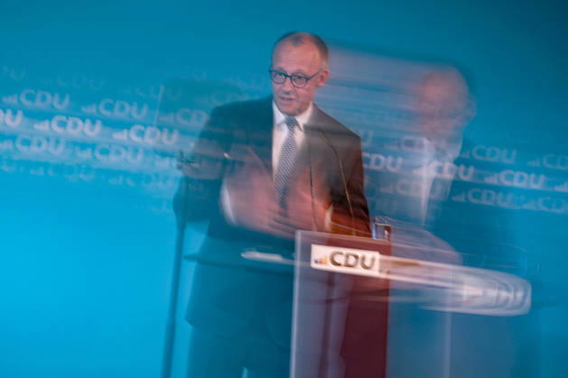 27.05.2026, Politik, Bundeskanzler Friedrich Merz (CDU) Spricht bei seiner Rede auf der Bühne zu Gast als Festredner beim Festakt in der Schützenhalle Hüsten bei Arnsberg. 80 Jahre Neheim-Hüstener Programm. Nordrhein-Westfalen Deutschland