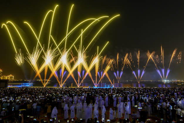 Eid Al-Adha celebrations 2026 in Doha, Qatar - 27 MAY 2026. Fireworks seen displayed during Eid al-Adha celebrations marking the first day of the Muslim festival of Eid al-Adha at Katara Cultural Village. Muslims around the world celebrate Eid al-Adha, one of IslamÕs most important holidays, which commemorates Prophet AbrahamÕs willingness to sacrifice his son in obedience to God Doha Qatar Copyright: xNoushadxVariyattiyakkalx xSOPAxImagesx NVRITYAKAL-008
