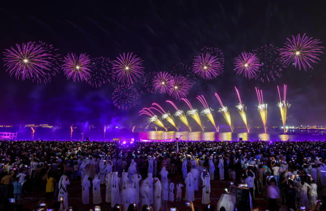Eid Al-Adha celebrations 2026 in Doha, Qatar - 27 MAY 2026. Fireworks seen displayed during Eid al-Adha celebrations marking the first day of the Muslim festival of Eid al-Adha at Katara Cultural Village. Muslims around the world celebrate Eid al-Adha, one of IslamÕs most important holidays, which commemorates Prophet AbrahamÕs willingness to sacrifice his son in obedience to God Doha Qatar Copyright: xNoushadxVariyattiyakkalx xSOPAxImagesx NVRITYAKAL-009