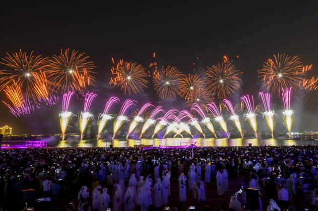 Eid Al-Adha celebrations 2026 in Doha, Qatar - 27 MAY 2026. Fireworks seen displayed during Eid al-Adha celebrations marking the first day of the Muslim festival of Eid al-Adha at Katara Cultural Village. Muslims around the world celebrate Eid al-Adha, one of IslamÕs most important holidays, which commemorates Prophet AbrahamÕs willingness to sacrifice his son in obedience to God Doha Qatar Copyright: xNoushadxVariyattiyakkalx xSOPAxImagesx NVRITYAKAL-015