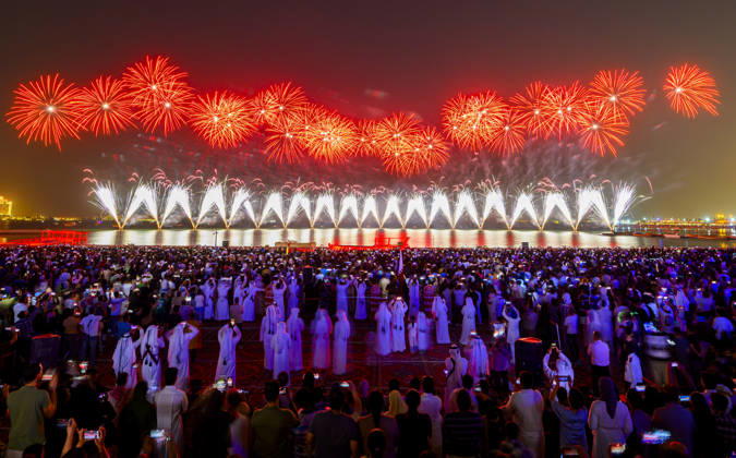 Eid Al-Adha celebrations 2026 in Doha, Qatar - 27 MAY 2026. Fireworks seen displayed during Eid al-Adha celebrations marking the first day of the Muslim festival of Eid al-Adha at Katara Cultural Village. Muslims around the world celebrate Eid al-Adha, one of IslamÕs most important holidays, which commemorates Prophet AbrahamÕs willingness to sacrifice his son in obedience to God Doha Qatar Copyright: xNoushadxVariyattiyakkalx xSOPAxImagesx NVRITYAKAL-021