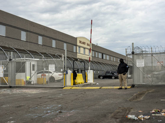 May 27, 2026, Newark, New Jersey, USA: A guard stands alongside one of the Delaney Hall ICE detention center gates. Inside the facility detainees continue a hunger and labor strike over inhumane conditions and due process violations.ICE agents and those protesting detainee transfers and the conditions inside have violently clashed as protestors have tried to barricade the exits with their bodies. Newark USA - ZUMAd155 20260527_znp_d155_005 Copyright: xSuexDorfmanx