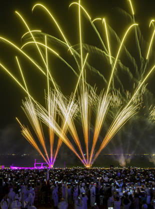 May 27, 2026, Doha, Qatar: Fireworks seen displayed during Eid al-Adha celebrations marking the first day of the Muslim festival of Eid al-Adha at Katara Cultural Village. Muslims around the world celebrate Eid al-Adha, one of Islams most important holidays, which commemorates Prophet Abrahams willingness to sacrifice his son in obedience to God Doha Qatar - ZUMAs197 20260527_aaa_s197_091 Copyright: xNoushadxVariyattiyakkalx