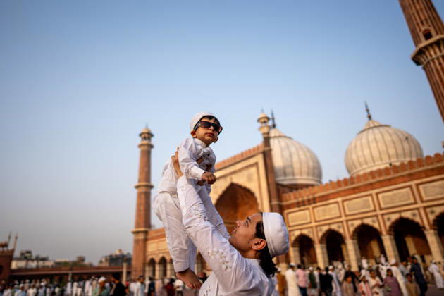Eid al-Adha in India NEW DELHI, INDIA - MAY 28: A Muslim man celebrates with his son after offering Eid al-Adha prayers at Jama Masjid in New Delhi, India, on May 28, 2026. Amarjeet Kumar Singh Anadolu New Delhi India. Editorial use only. Please get in touch for any other usage.  Copyright: x2026xAnadoluxAmarjeetxKumarxSinghx