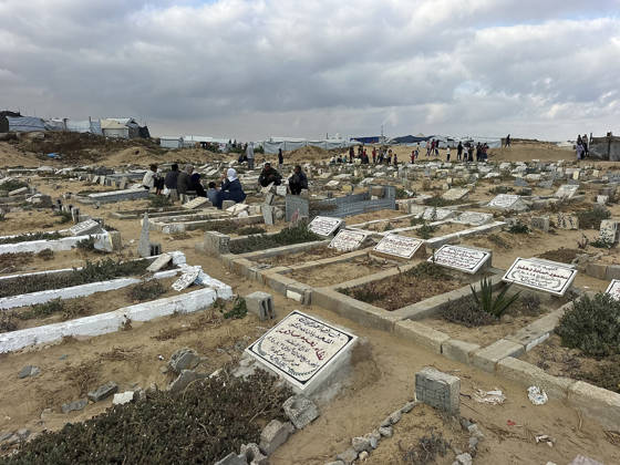 Eid Al Adha Cemetery Memorial Khan Yunis A view shows graves, as people gather to offer prayers during Eid al-Adha in the background, at a cemetery in Khan Yunis, Gaza Strip, on May 27, 2026. Eid al-Adha, or the Feast of Sacrifice, is one of the most important holidays in the Islamic calendar, commemorating the willingness of Prophet Ibrahim to sacrifice his son. The event is traditionally marked worldwide by communal prayers, family gatherings, acts of charity, and the slaughtering of livestock. In Gaza, the ongoing conflict has significantly impacted traditional observances, leading to residents substituting fresh livestock with frozen meat and visiting the graves of those killed during the war. Khan Yunis Gaza Strip Palestinian Territori Copyright: xDoaaxAlbazx