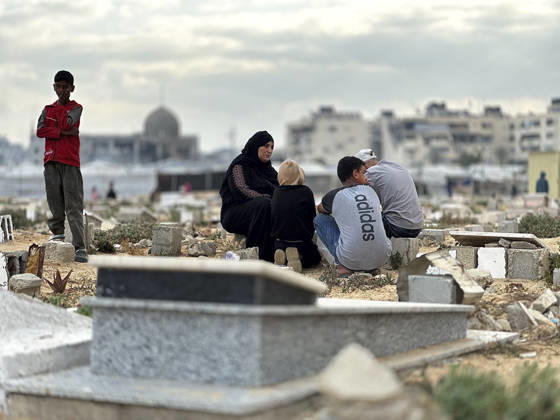 Eid Al Adha Cemetery Memorial Khan Yunis People gather around a grave to offer prayers during Eid al-Adha at a cemetery in Khan Yunis, Gaza Strip, on May 27, 2026. Eid al-Adha, or the Feast of Sacrifice, is one of the most important holidays in the Islamic calendar, commemorating the willingness of Prophet Ibrahim to sacrifice his son. The event is traditionally marked worldwide by communal prayers, family gatherings, acts of charity, and the slaughtering of livestock. In Gaza, the ongoing conflict has significantly impacted traditional observances, leading to residents substituting fresh livestock with frozen meat and visiting the graves of those killed during the war. Khan Yunis Gaza Strip Palestinian Territories Copyright: xDoaaxAlbazx