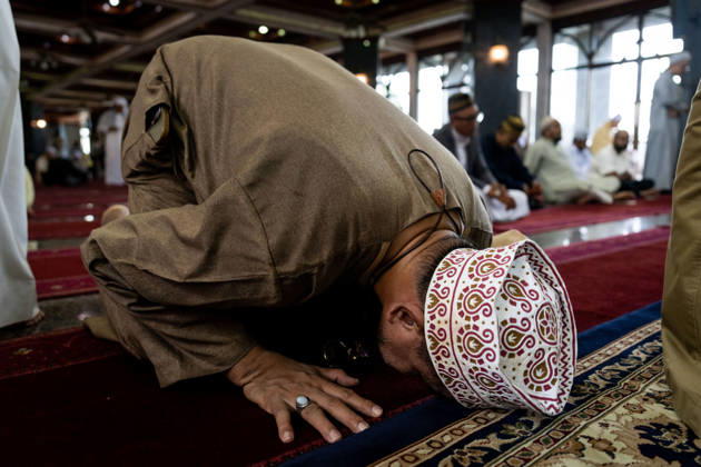 Eid al-Adha in Thailand BANGKOK, THAILAND - MAY 28: Thai Muslims pray during Eid al-Adha at Masjid Buddarul Mumineen mosque in Bangkok, Thailand on May 28, 2026. Matt Hunt Anadolu Bangkok Thailand. Editorial use only. Please get in touch for any other usage.  Copyright: x2026xAnadoluxMattxHuntx