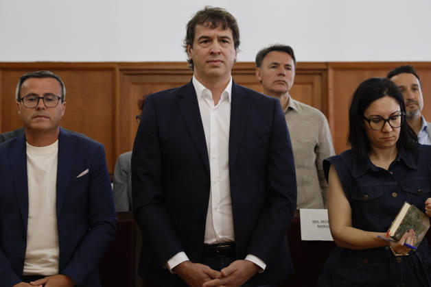 David Sanchez (C), brother of Spanish Prime Minister Pedro Sanchez, and former leader of the Extremadura branch of ruling party PSOE, Miguel Angel Gallardo (L) and former regional Culture s office Elisa Moriano Morales (R) attend to the trial held in the regional Court of Badajoz, Spain on 28 May 2026 in the case of David Sanchez alleged irregular hiring as the head of the performing arts office within the provincial government of Badajoz. Sanchez, who resigned from the post in February face the charges of alleged embezzlement and influence peddling related to his appointment. The brother of Prime Minister David Sanchez face a trial for his allegedly irregular hiring as the head of the performing arts office !ACHTUNG: NUR REDAKTIONELLE NU  Copyright: xBallesterosx GRAF5522 20260528-55020424597_1