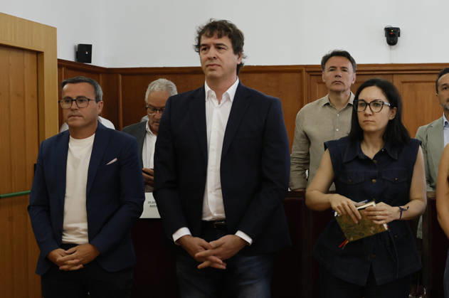 David Sanchez (C), brother of Spanish Prime Minister Pedro Sanchez, and former leader of the Extremadura branch of ruling party PSOE, Miguel Angel Gallardo (L) and former regional Culture s office Elisa Moriano Morales (R) attend to the trial held in the regional Court of Badajoz, Spain on 28 May 2026 in the case of David Sanchez alleged irregular hiring as the head of the performing arts office within the provincial government of Badajoz. Sanchez, who resigned from the post in February face the charges of alleged embezzlement and influence peddling related to his appointment. The brother of Prime Minister David Sanchez face a trial for his allegedly irregular hiring as the head of the performing arts office !ACHTUNG: NUR REDAKTIONELLE NU  Copyright: xBallesterosx GRAF5528 20260528-55020424603_1