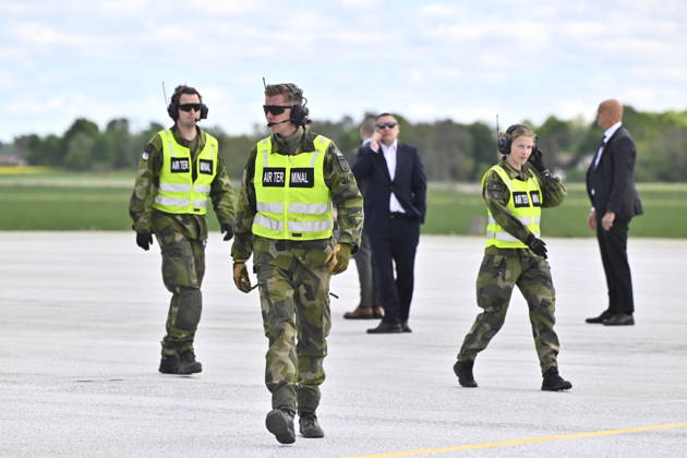 UPPSALA, SWEDEN 20260528 Staff at Upplands flygflottilj F16 in Uppsala UPPSALA SWEDEN x10430x  Copyright: xChristinexOlsson TTx KRISTERSSON OCH ZELENSKYJ PA UPPLANDS FLYGFLOTTILJ PwTZceOavs0