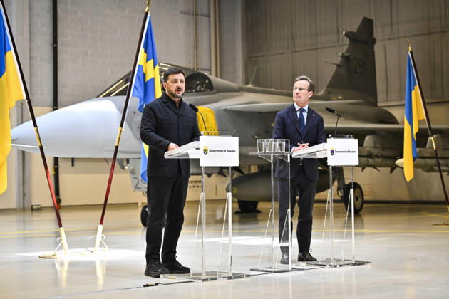 UPPSALA, SWEDEN 20260528 Ukrainian President Volodymyr Zelensky left and Swedish Prime Minister Ulf Kristersson give a joint news conference on at the F16 air flotilla in Uppsala, Sweden on May 28, 2026 Sweden is donating 16 Gripen aircraft to Ukraine Furthermore, Ukraine is to purchase up to 20 planes of the new Gripen E F model, according to  Copyright: xChristinexOlsson TTx SWEDEN UKRAINE ZELENSKY VISIT YAJgzNv7oFk