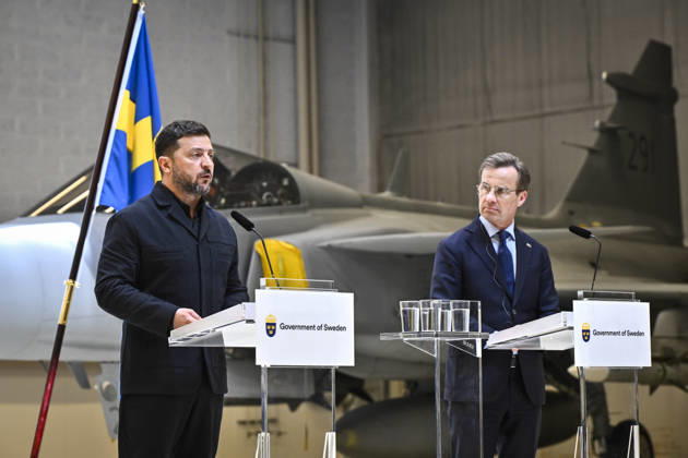 UPPSALA, SWEDEN 20260528 Ukrainian President Volodymyr Zelensky left and Swedish Prime Minister Ulf Kristersson give a joint news conference on at the F16 air flotilla in Uppsala, Sweden on May 28, 2026 Sweden is donating 16 Gripen aircraft to Ukraine Furthermore, Ukraine is to purchase up to 20 planes of the new Gripen E F model, according to  Copyright: xChristinexOlsson TTx SWEDEN UKRAINE ZELENSKY VISIT McEq8m8BRuQ