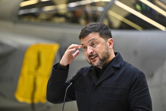 UPPSALA, SWEDEN 20260528 Ukrainian President Volodymyr Zelensky left and Swedish Prime Minister Ulf Kristersson give a joint news conference on at the F16 air flotilla in Uppsala, Sweden on May 28, 2026 Sweden is donating 16 Gripen aircraft to Ukraine Furthermore, Ukraine is to purchase up to 20 planes of the new Gripen E F model, according to  Copyright: xChristinexOlsson TTx SWEDEN UKRAINE ZELENSKY VISIT ESqM1jaeRdw