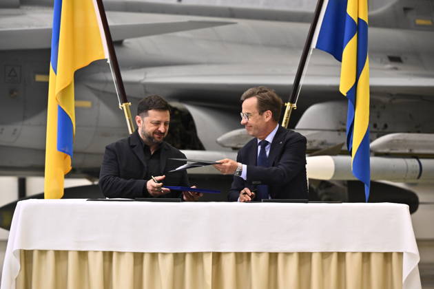 UPPSALA, SWEDEN 20260528 Ukrainian President Volodymyr Zelensky left and Swedish Prime Minister Ulf Kristersson give a joint news conference on at the F16 air flotilla in Uppsala, Sweden on May 28, 2026 Sweden is donating 16 Gripen aircraft to Ukraine Furthermore, Ukraine is to purchase up to 20 planes of the new Gripen E F model, according to  Copyright: xChristinexOlsson TTx SWEDEN UKRAINE ZELENSKY VISIT xutkyayrXSA