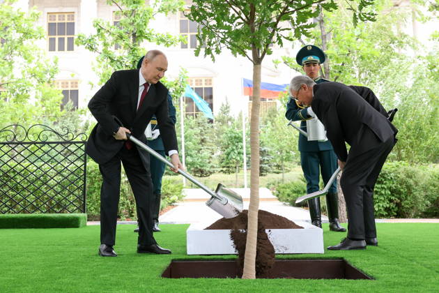 KAZAKHSTAN, ASTANA - MAY 28, 2026: Russia s President Vladimir Putin (L) and Kazakhstan s President Kassym-Jomart Tokayev take part in a tree-planting ceremony on the Alley of Eternal Friendship between Russia and Kazakhstan. Alexander Kazakov Russian Presidential Press and Information Office TASS  93130607