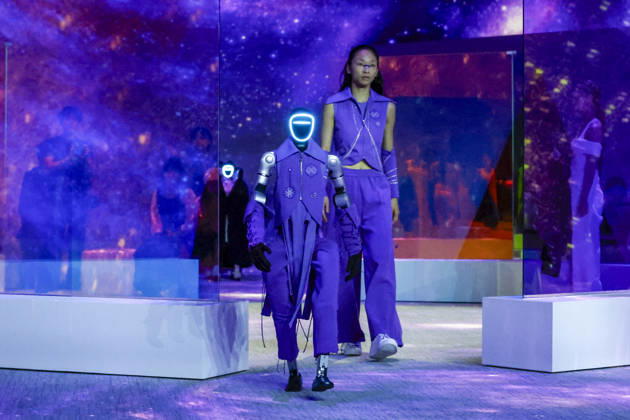 Humanoid robots take over the runway at Seoul s new enter-tech venue in South Korea Humanoid robots and models perform on the runway during a robot fashion show at Galaxy Robot Park in Seoul, South Korea, on May 28, 2026. Galaxy Corporation, the entertainment firm behind K-pop stars including G-Dragon and Taemin, opened the park on May 15 as what it describes as the world s first robot-themed entertainment venue, where humanoid robots perform choreographed concerts, drawing demonstrations and fashion shows as part of its enter-tech concept blending robotics with K-pop culture. Seoul South Korea  Copyright: xMatrixxImages JungxUi-Chelx