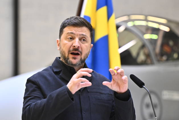 UPPSALA, SWEDEN 20260528 Ukrainian President Volodymyr Zelensky left and Swedish Prime Minister Ulf Kristersson give a joint news conference on at the F16 air flotilla in Uppsala, Sweden on May 28, 2026 Sweden is donating 16 Gripen aircraft to Ukraine Furthermore, Ukraine is to purchase up to 20 planes of the new Gripen E F model, according to  Copyright: xChristinexOlsson TTx SWEDEN UKRAINE ZELENSKY VISIT 0UfzBHf6JDU
