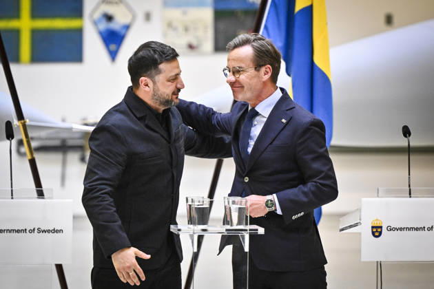 UPPSALA, SWEDEN 20260528 Ukrainian President Volodymyr Zelensky left and Swedish Prime Minister Ulf Kristersson give a joint news conference on at the F16 air flotilla in Uppsala, Sweden on May 28, 2026 Sweden is donating 16 Gripen aircraft to Ukraine Furthermore, Ukraine is to purchase up to 20 planes of the new Gripen E F model, according to  Copyright: xChristinexOlsson TTx SWEDEN UKRAINE ZELENSKY VISIT uRE7hVgeA6I