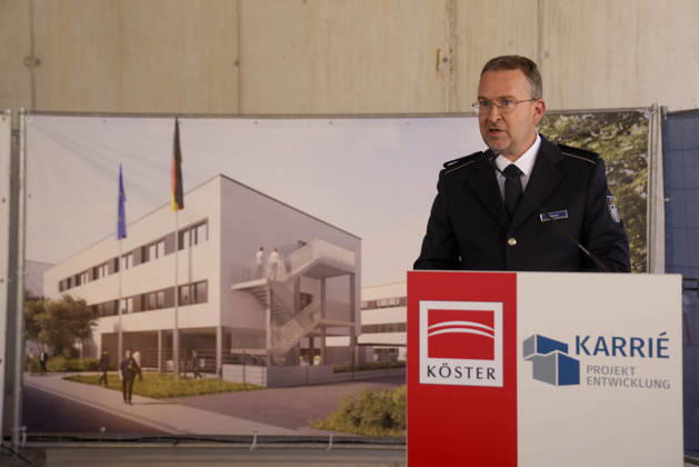 Richtfest des Neubau Zollamt Mainz und Finanzkontrolle Schwarzarbeit (FKS) im Mainzer Stadtteil Hechtsheim, Festredner Regierungsdirektor René Borm, Leiter des Hauptzollamts Koblenz 28.05.26