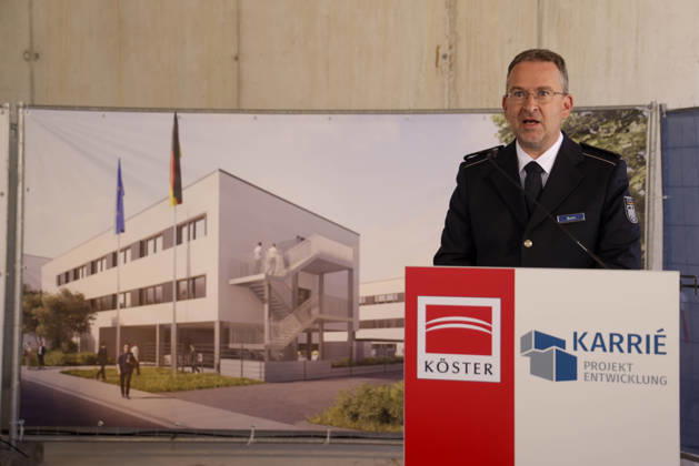 Richtfest des Neubau Zollamt Mainz und Finanzkontrolle Schwarzarbeit (FKS) im Mainzer Stadtteil Hechtsheim, Festredner Regierungsdirektor René Borm, Leiter des Hauptzollamts Koblenz 28.05.26