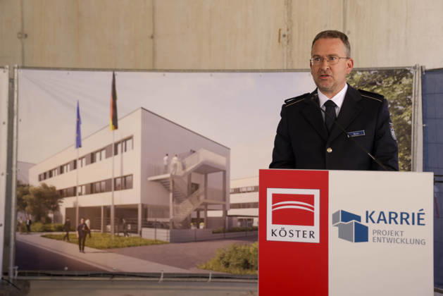 Richtfest des Neubau Zollamt Mainz und Finanzkontrolle Schwarzarbeit (FKS) im Mainzer Stadtteil Hechtsheim, Festredner Regierungsdirektor René Borm, Leiter des Hauptzollamts Koblenz 28.05.26