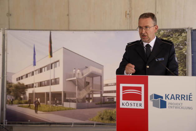 Richtfest des Neubau Zollamt Mainz und Finanzkontrolle Schwarzarbeit (FKS) im Mainzer Stadtteil Hechtsheim, Festredner Regierungsdirektor René Borm, Leiter des Hauptzollamts Koblenz 28.05.26