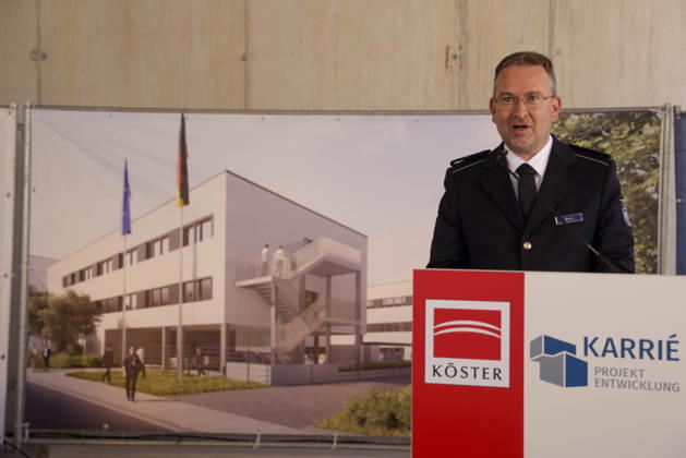 Richtfest des Neubau Zollamt Mainz und Finanzkontrolle Schwarzarbeit (FKS) im Mainzer Stadtteil Hechtsheim, Festredner Regierungsdirektor René Borm, Leiter des Hauptzollamts Koblenz 28.05.26