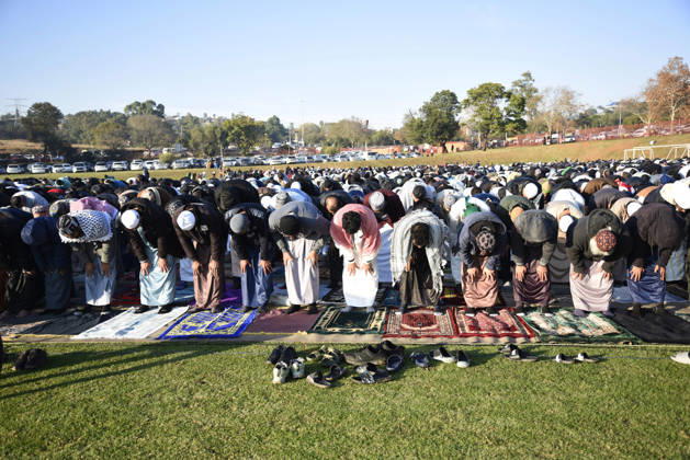 May 28, 2026, Pretoria, Gauteng, South Africa: Thousands of Muslims from Pretoria participated in Eid al-Adha celebrations in Laudium ,on May 28, 2026, in Pretoria,South Africa . The Festival of Sacrifice commemorates Prophet Ibrahim™s unwavering devotion to God, honoring his willingness to sacrifice his son Ismail as an act of obedience. Pretoria South Africa  - ZUMAd214 20260528_znp_d214_003 Copyright: xManashxDasx