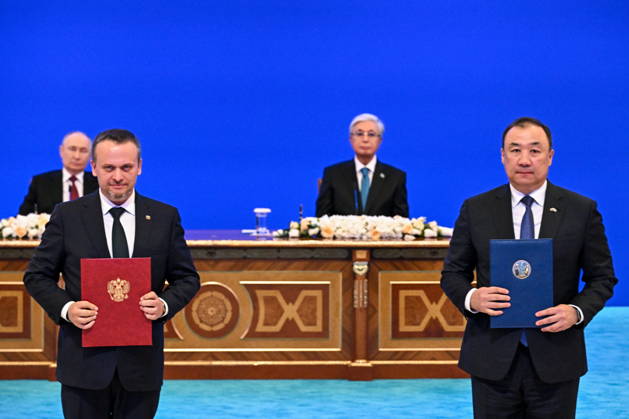 KAZAKHSTAN, ASTANA - MAY 28, 2026: Russia s Transport Minister Andrei Nikitin and Kazakhstan s Transport Minister Narlan Sauranbayev (L-R front) pose during a ceremony to sign joint documents at the Independence Palace. Sergei Bobylev TASS  93131622